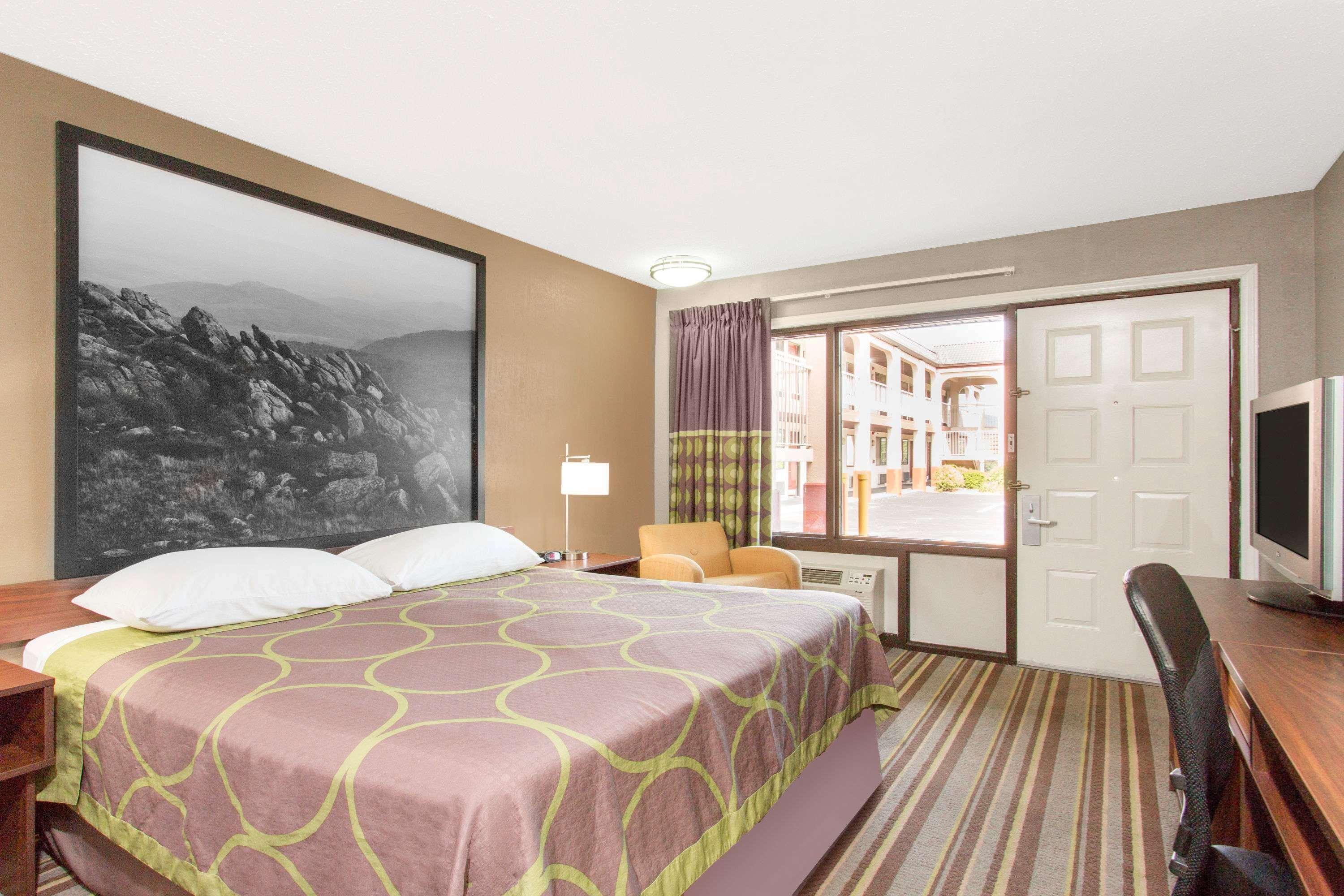 Super 8 By Wyndham Wytheville Buitenkant foto