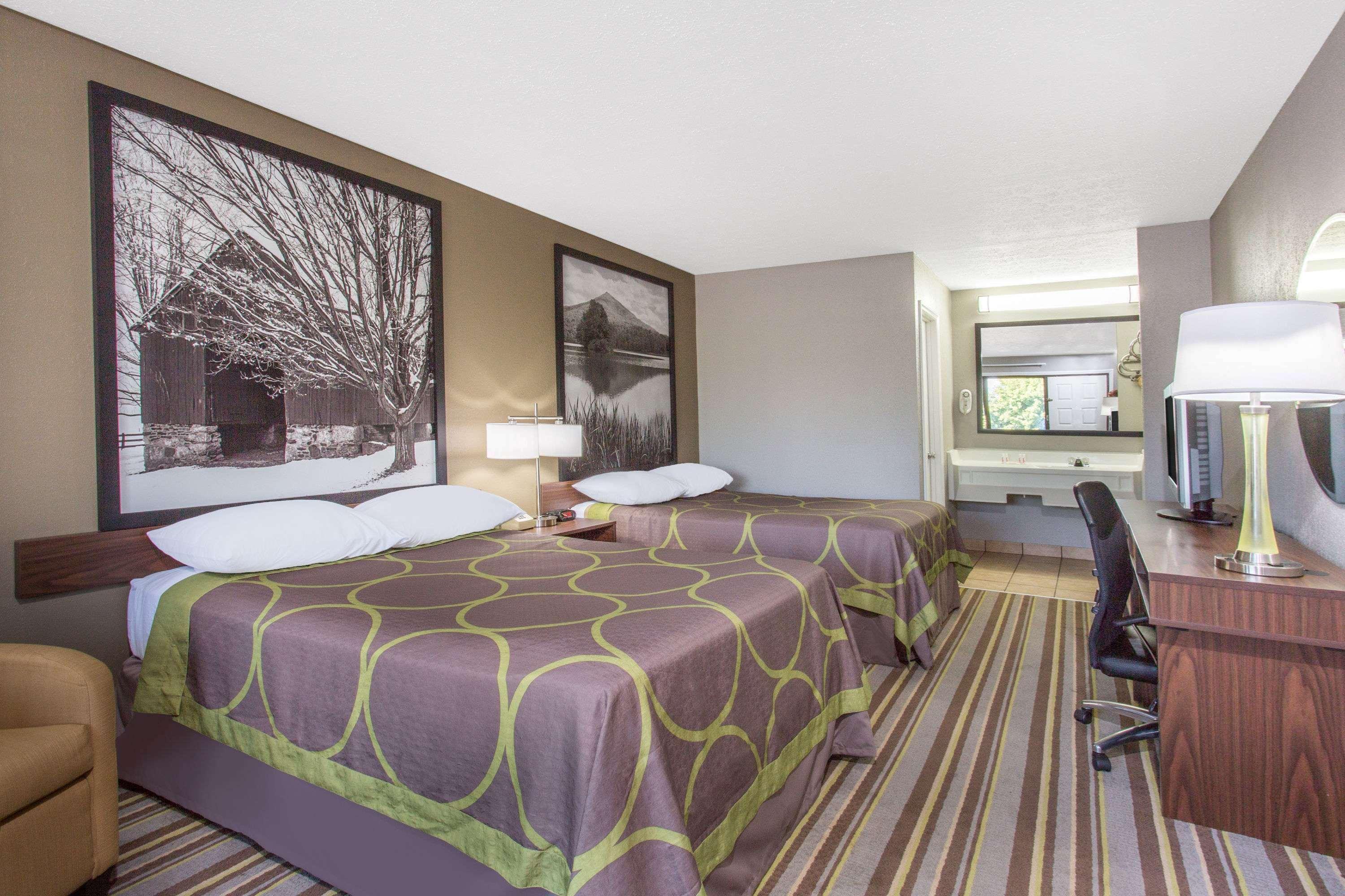 Super 8 By Wyndham Wytheville Buitenkant foto