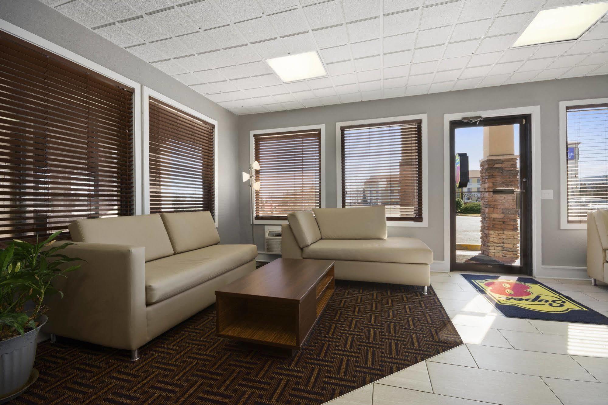 Super 8 By Wyndham Wytheville Buitenkant foto